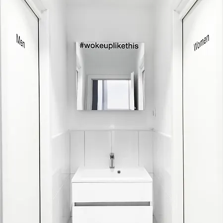 Kapszulahotel Wanderlust Capsules - Unique Sleeping Experience *